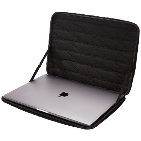 Thule Gauntlet 4 puzdro na 16" Macbook Pro čierne *Vystavené* 