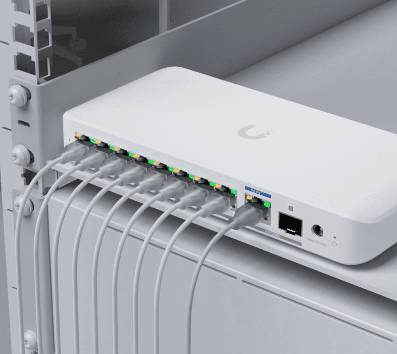 Ubiquiti UniFi switch USW Flex 2,5G POE  8x2.5Gbps POE++ + 1x10Gbps POE+++/SFP+ (196W) 