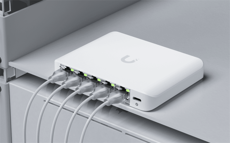 Ubiquiti UniFi switch USW Flex mini 2,5G   5x 2,5Gbps  power over PoE  indoor/outdoor 