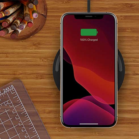 BELKIN 10W bezdrôtová nabíjačka so zdrojom a káblom, čierna 