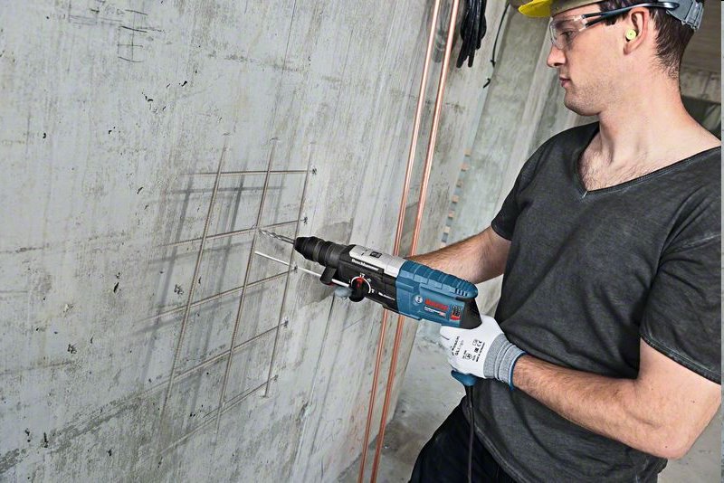 BOSCH Vŕtacie kladivo s SDS-plus GBH 2-28 F, kufor 