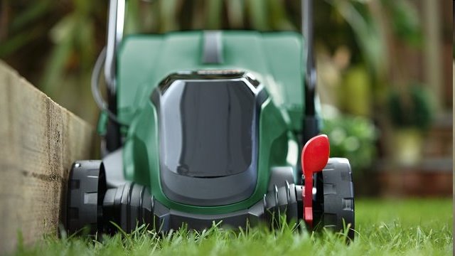 Bosch CityMower 18V-32-300 akumulátorová sekačka na trávu 