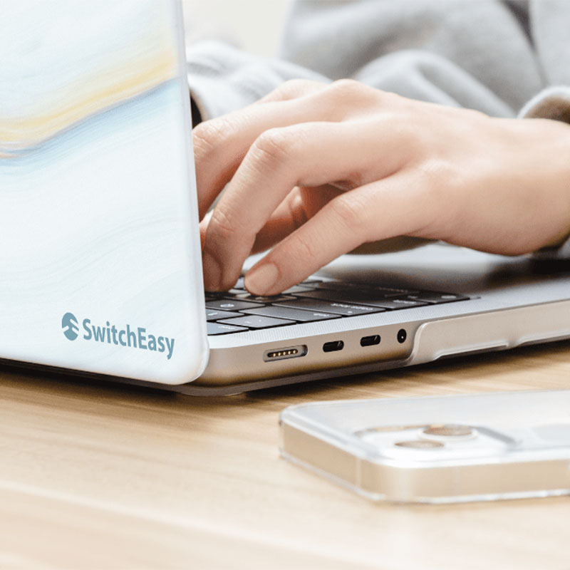 SwitchEasy Hardshell Marble Case pre MacBook Pro 13" 2020/2022 - Cloudy White 