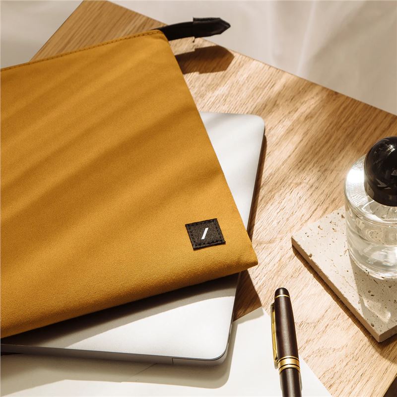 Native Union puzdro W.F.A. Sleeve pre MacBook Air 13" M1/M2/M3/M4 - Kraft 