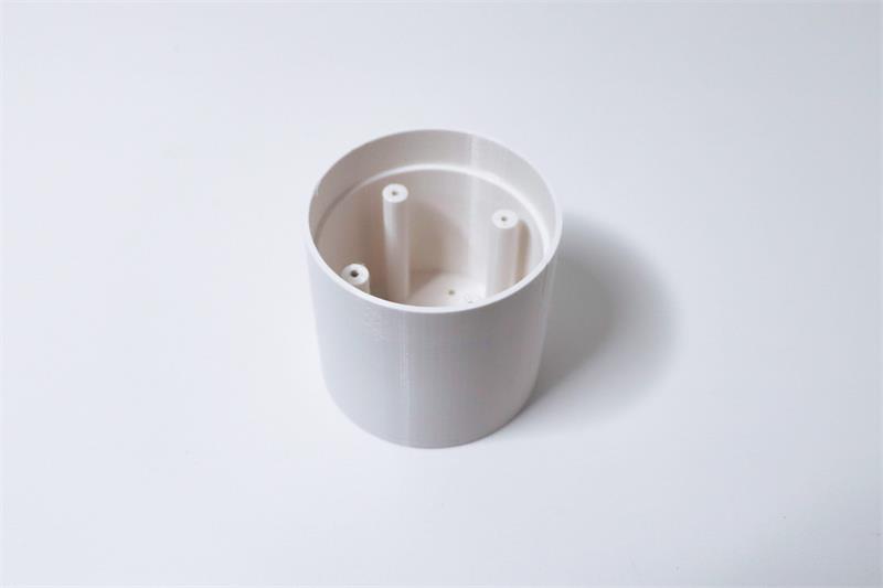 TP-LINK držák s kabelovou krytkou pro kamery VIGI C340/C340-W na stěnu, bílý 