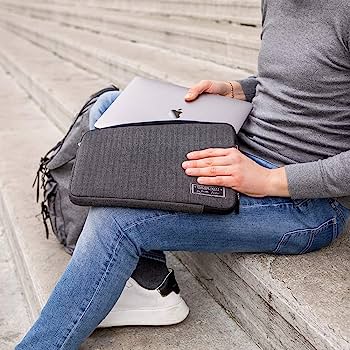 Aiino Stark Sleeve for MacBook Air and Pro 15" and 16" - Black Smoke 